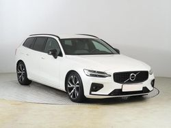 Weiß Gebraucht 2021 Volvo V60 R-Design Kombi | 29.940 € (Fairer Preis)