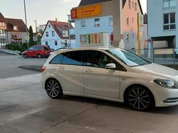 Weiß Gebraucht 2011 Mercedes 180 Limousine | 7.800 €