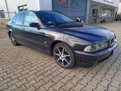 Schwarz Gebraucht 2001 BMW 520 Limousine | 1.000 €