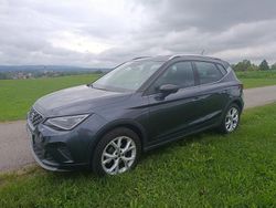 Grau Gebraucht 2023 Seat Arona FR SUV | 27.500 € (Teuer)