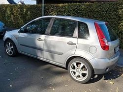 Silber Gebraucht 2006 Ford Fiesta Kleinwagen | 550 € (Guter Preis)