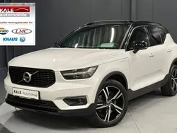 Weiß metallic (crystal white/schwarz metallic) Gebraucht 2021 Volvo XC40 R-Design SUV | 30.970 € (Etwas zu teuer)