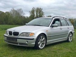 Titansilber metallic Gebraucht 2002 BMW 330 Kombi | 3.650 € (Superpreis)