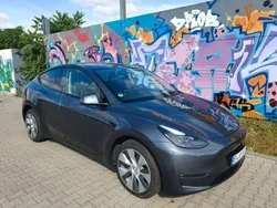 Grau Gebraucht 2021 Tesla Model Y Long Range SUV | 30.790 € (Fairer Preis)