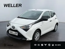 Weiß Gebraucht 2021 Toyota Aygo Kleinwagen | 10.480 € (Fairer Preis)