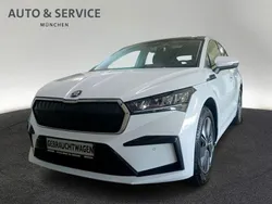 Moonweiss metallic Gebraucht 2024 Skoda Enyaq iV SUV | 33.960 € (Fairer Preis)