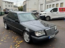 Schwarz Gebraucht 1993 Mercedes E320 Limousine | 13.800 €