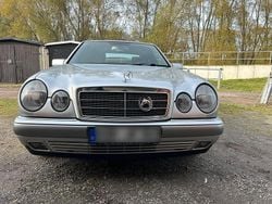 Silber Gebraucht 1996 Mercedes E290 Limousine | 13.499 €