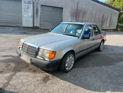 Silber Gebraucht 1988 Mercedes E250 Limousine | 3.500 €