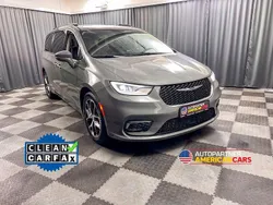 Grau Gebraucht 2022 Chrysler Pacifica Touring SUV | 43.990 €