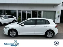 Pure white Gebraucht 2022 VW Golf VIII Life Limousine | 19.750 € (Fairer Preis)