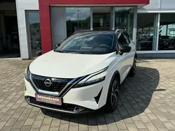 Pearl white/black m Gebraucht 2024 Nissan Qashqai Tekna+ SUV | 32.188 € (Guter Preis)