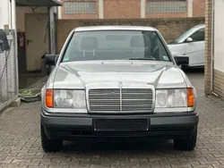 Silber Gebraucht 1986 Mercedes 230 Limousine | 7.990 €