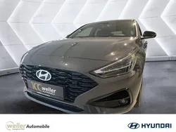 Grau Gebraucht 2024 Hyundai i30 Advantage Limousine | 23.940 € (Fairer Preis)