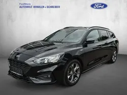 Agate black metallic Gebraucht 2021 Ford Focus ST-Line | 21.490 € (Superpreis)