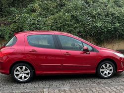 Rot Gebraucht 2009 Peugeot 308 Limousine | 2.950 € (Fairer Preis)