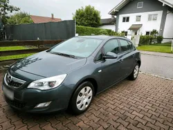 Grau Gebraucht 2010 Opel Astra Limousine | 4.500 € (Fairer Preis)