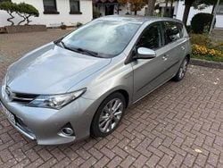 Grau Gebraucht 2013 Toyota Auris Hybrid Edition Limousine | 11.000 € (Guter Preis)