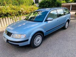 Blau Gebraucht 2000 VW Passat Kombi | 2.500 € (Fairer Preis)