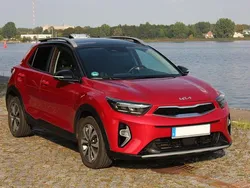 Rot Gebraucht 2021 Kia Stonic Vision SUV | 17.900 € (Fairer Preis)