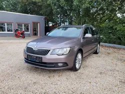 Amethystpurple metallic Gebraucht 2014 Skoda Superb Exclusive Kombi | 6.380 € (Fairer Preis)