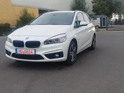 Weiß Gebraucht 2016 BMW 220 Active Tourer Sport Line Van / Kleinbus | 12.300 € (Etwas zu teuer)