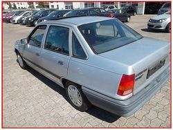 Silber metallic Gebraucht 1991 Opel Kadett S Limousine | 2.800 €