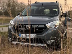 Grau Gebraucht 2018 Dacia Dokker Celebration Van | 14.500 € (Teuer)