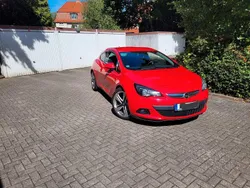 Rot Gebraucht 2011 Opel Astra GTC Innovation Limousine | 5.300 € (Superpreis)