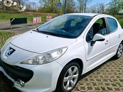 Weiß Gebraucht 2009 Peugeot 207 Premium Limousine | 3.100 € (Teuer)