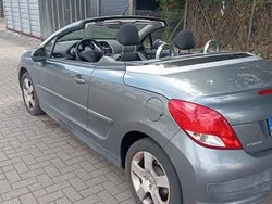 Grau Gebraucht 2011 Peugeot 208 Kleinwagen | 2.500 € (Fairer Preis)