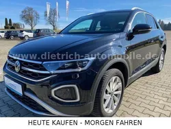 Pure white (metallic) Gebraucht 2023 VW T-Roc Style SUV | 26.590 € (Fairer Preis)