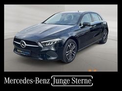 Metalliclack kosmosschwarz Gebraucht 2023 Mercedes A250 Limousine | 24.926 € (Fairer Preis)