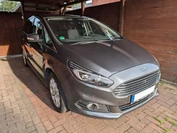 Grau Gebraucht 2016 Ford S-MAX Titanium Van / Kleinbus | 14.900 € (Fairer Preis)