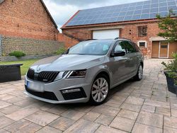 Grau Gebraucht 2019 Skoda Octavia RS Kombi | 18.900 € (Fairer Preis)