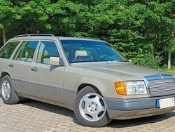 Beige Gebraucht 1990 Mercedes E230 Kombi | 7.900 €