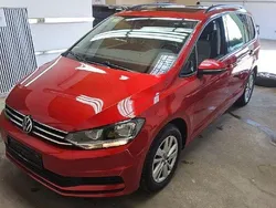 Rot Gebraucht 2022 VW Touran Comfortline Van / Kleinbus | 25.499 € (Guter Preis)
