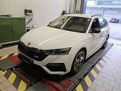 Moonweiss metallic Gebraucht 2022 Skoda Octavia RS Kombi | 28.930 € (Fairer Preis)