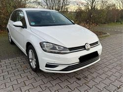 Weiß Gebraucht 2019 VW Golf VII Limousine | 15.350 € (Guter Preis)