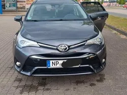 Grau Gebraucht 2015 Toyota Avensis Edition-S Kombi | 14.200 € (Fairer Preis)
