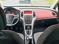 Schwarz Gebraucht 2010 Opel Astra Edition Van | 5.950 € (Fairer Preis)