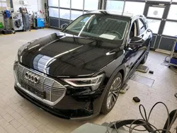 Brillantschwarz Gebraucht 2021 Audi e-tron Ambiente SUV | 28.755 € (Fairer Preis)