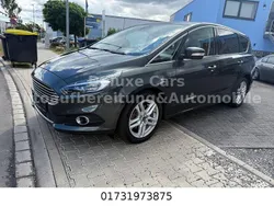 Grau Gebraucht 2016 Ford S-MAX Titanium Van / Kleinbus | 18.550 € (Etwas zu teuer)