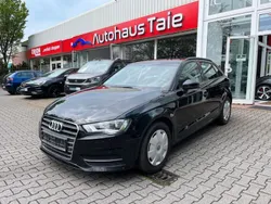 Brillantschwarz (metallic) Gebraucht 2015 Audi A3 Sportback Attraction Limousine | 9.990 € (Fairer Preis)