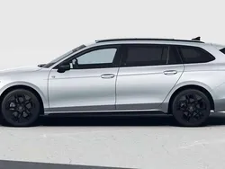 Oyster silver metallic Neu 2024 VW Passat R-line Kombi | 48.497 € (Superpreis)