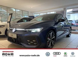 Anemonenblau metallic / schwarz uni (dachfarbe) Gebraucht 2025 VW Golf VIII GTE Limousine | 48.557 € (Fairer Preis)