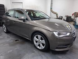 Grau Gebraucht 2014 Audi A3 Sportback Ambition Kleinwagen | 10.990 € (Fairer Preis)