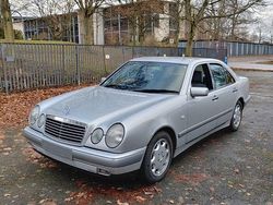Silber Gebraucht 1996 Mercedes E280 Elegance Limousine | 2.300 € (Superpreis)