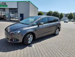 Grau Gebraucht 2017 Ford S-MAX Titanium Van / Kleinbus | 18.100 € (Etwas zu teuer)