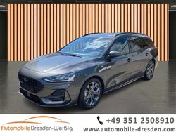 Grau Gebraucht 2024 Ford Focus ST-Line X Limousine | 24.980 € (Guter Preis)
